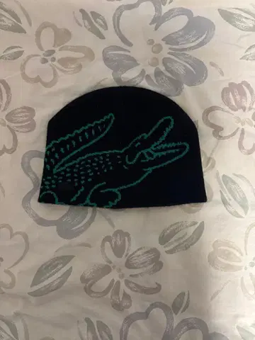 Lacoste 악어 자수 비니