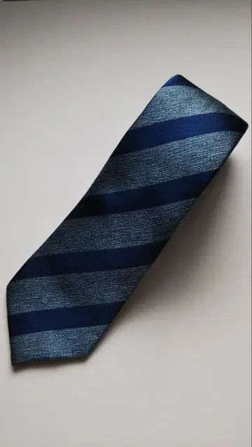 SHIPS 네이비/블루 스트라이프 넥타이
