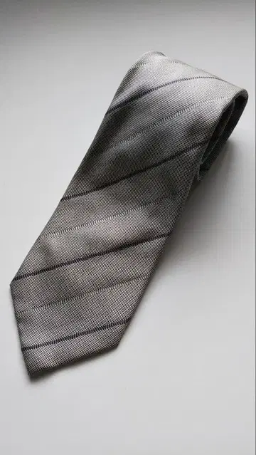 TOMORROWLAND 그레이 스트라이프 넥타이