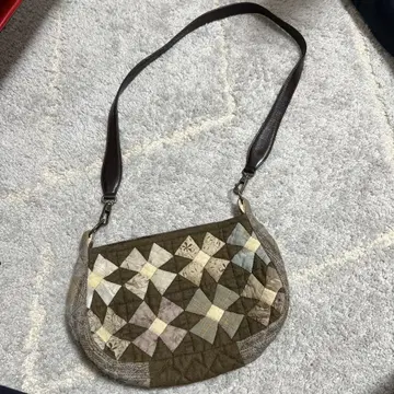 패치워크 디자인 핸드백