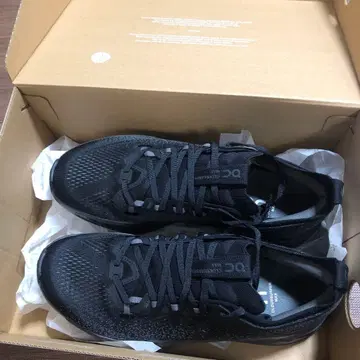 On 블랙 러닝화 27cm