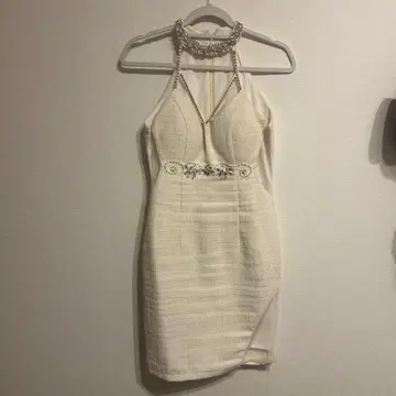 비쥬 장식 화이트 타이트 드레스 Tika