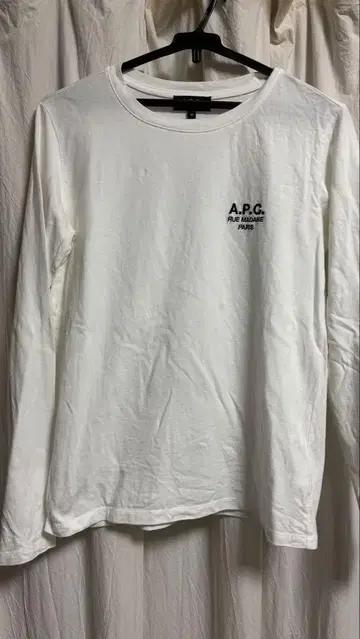A.P.C. 로고 긴팔 티셔츠 화이트