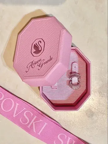 스와로브스키 아리아나 그랑데 이어커프