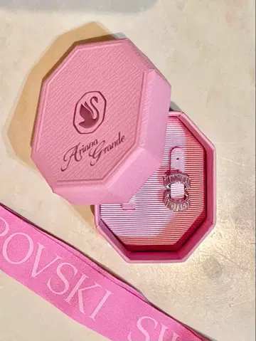 스와로브스키 아리아나 그랑데 이어커프