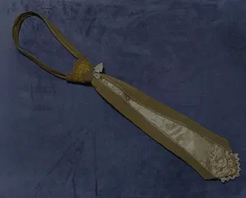 Ozz On 올리브 그린 레이스 장식 넥타이