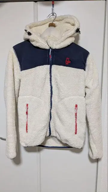 CHUMS 플리스 보아 자켓 후드 부착 아이보리 네이비