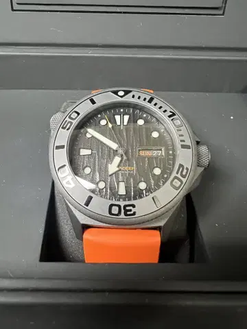 UNDON SUBMERGE 언던 서머지 손목시계 티타늄 블랙