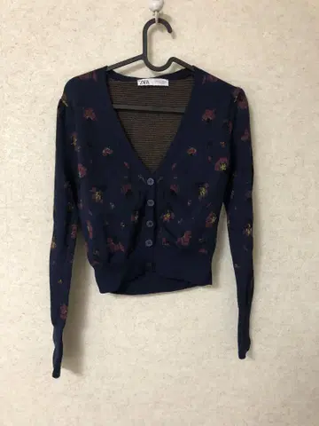 ZARA 꽃무늬 네이비 V넥 가디건