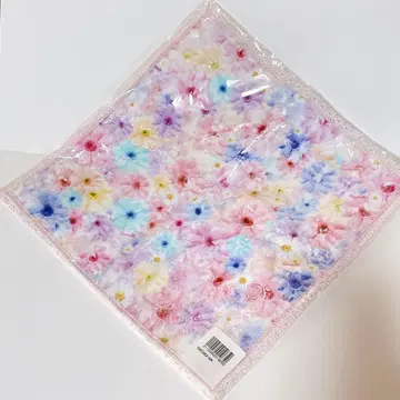 미개봉 새상품 에밀리아 위즈 꽃무늬 타월 손수건 멀티 컬러 미사용