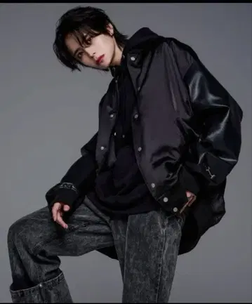 ADIRE 블랙 바시티 자켓
