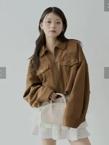 치코 가슴 로고 숏 기장 스웨이드 지퍼 블루종 레이스 티어드 숏팬츠