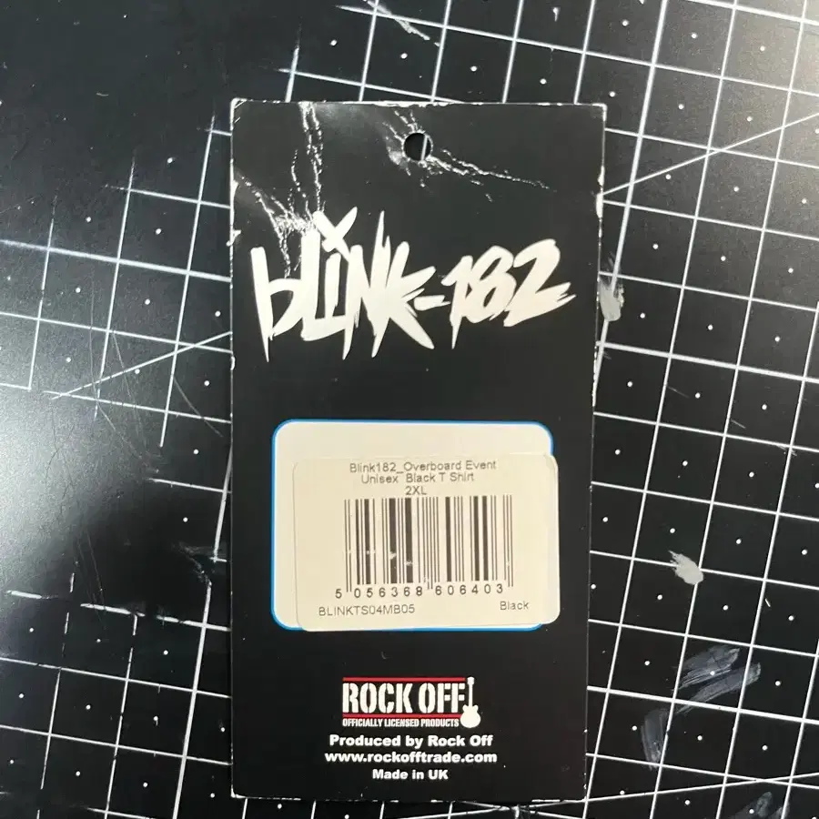 BLINK-182 Rock Band Short-Sleeve T-Shirt Blink182 Official Merchandise  #빈티지,#락밴드,#밴드티,#밴드티셔츠 on Bunjang Global Site., image size:900x900