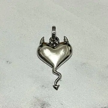 로얄오더 WICKED HEART 펜던트 탑