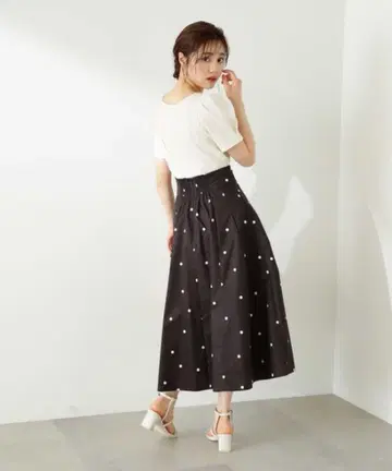 프로포션 바디 드레싱 도트 스커트