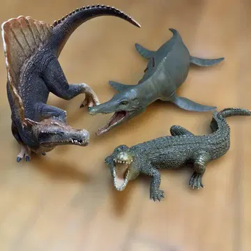 스피노사우루스와 크로커다일 모형 세트