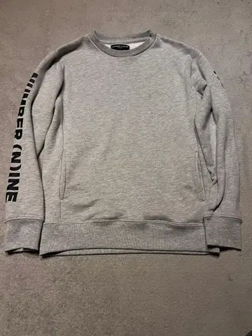 귀중 넘버나인 그레이 맨투맨 포켓 있음