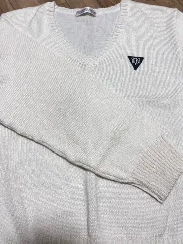 츠치우라 일본대학중등교육학교 화이트 스웨터