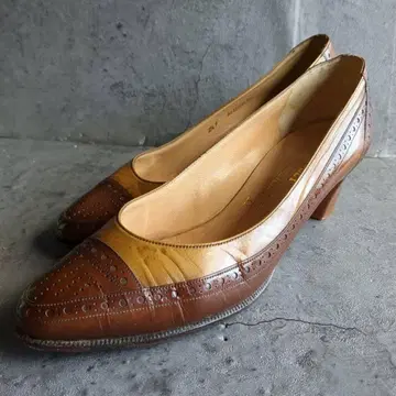 [ BALLY ] (2 1/2) 오벌 토 CATHY17 펌프스