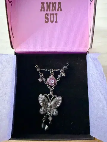 ANNA SUI 나비와 꽃 모티브 2연 목걸이