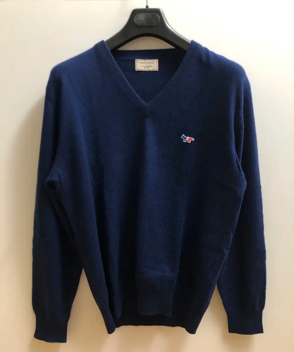 [L] Maison Kitsuné Tricolor Fox Cashmere V-neck Knit