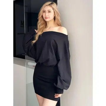 GYDA 블랙 오프숄더 미니 원피스