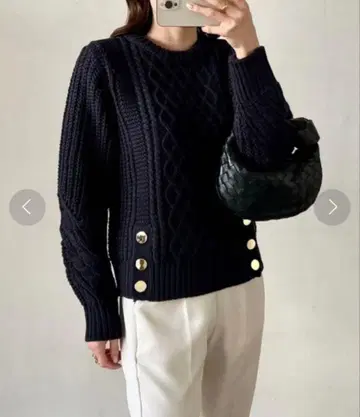 [ 당일 발송 ] Emma Taylor 스웨터 네이비