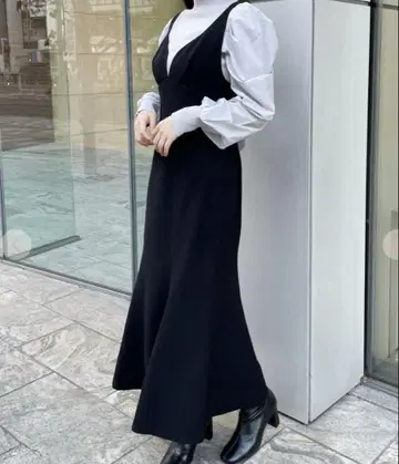 릴리안 캐럿 뉴앙스 넥 오버롤 스커트