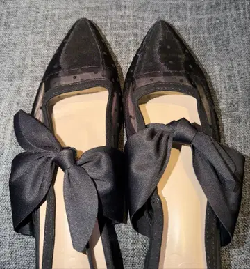 컨디션 최상 미사용 새상품 리본 포함 도트 블랙 펌프스 24cm