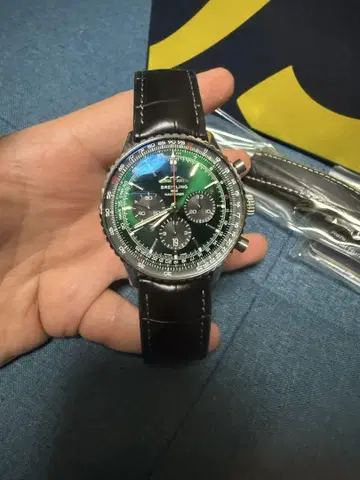 브라이틀링 네비타이머 B01 크로노그래프 46 AB0137241L1P