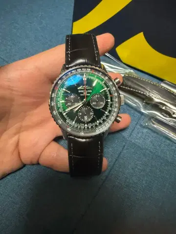 브라이틀링 네비타이머 B01 크로노그래프 46 AB0137241L1P