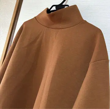 SHIPS 카멜 브라운 루즈핏 맨투맨