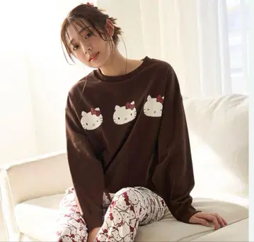 SNIDEL HOME 키티 맨투맨 풀오버