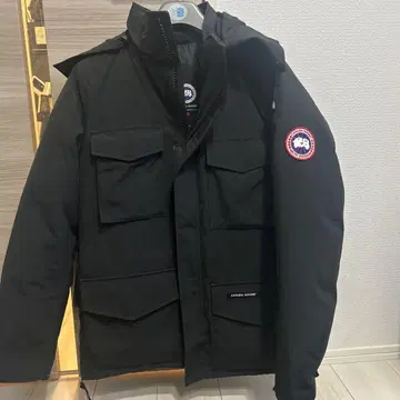 Canada Goose 블랙 다운 자켓 M 사이즈 KAMLOOPS