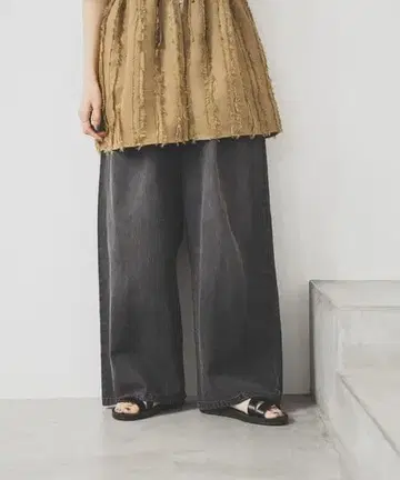 턱 스트레이트 데님 팬츠