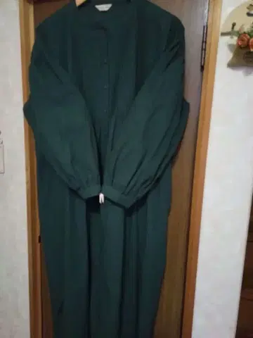 다크 그린 플리츠 롱 원피스