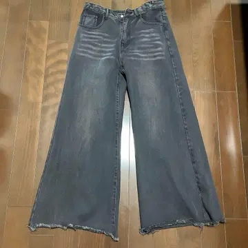 그레이 부츠컷 데님 프린지 밑단