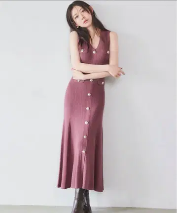 완판 색상 새상품 SNIDEL 슬리브리스 프론트 버튼 니트 원피스