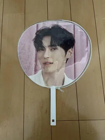 제베원 ZEROBASEONE 성한빈 부채 흔들흔들