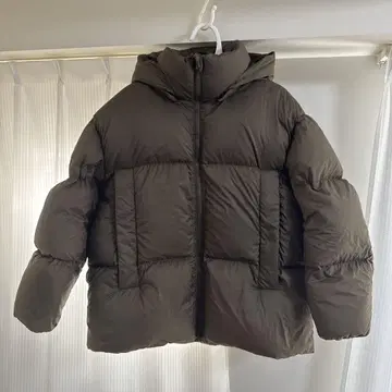 H&M 후드 부착 볼륨 다운 자켓