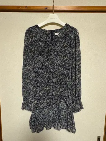 ATTRANGS 꽃무늬 긴팔 블라우스