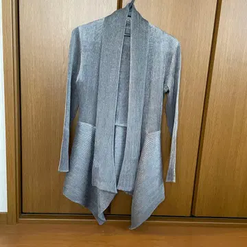 [ SPECCHIO 스페치오 ] 셔틀 플리츠 비대칭 가디건