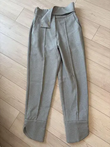 eLLa 그레이 턱인 하이웨스트 슬랙스