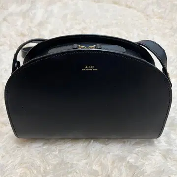 A.P.C 아페쎄 하프문 백 블랙 가죽
