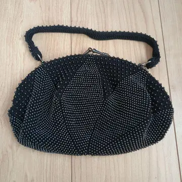 비즈 장식 블랙 핸드백