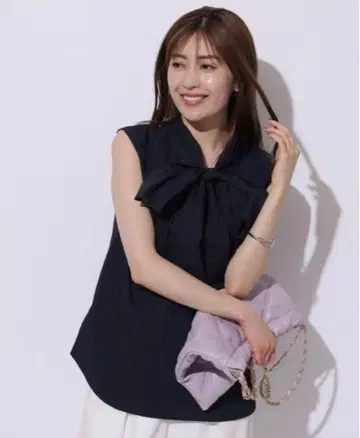 새상품 아푸와이저 리셰 전후 2WAY 빅 보우 슬리브리스 블라우스 네이비