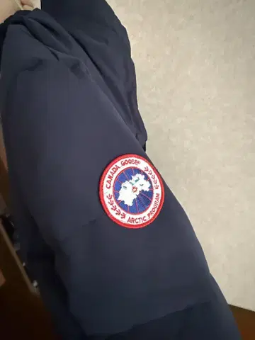 Canada Goose 네이비 다운 자켓