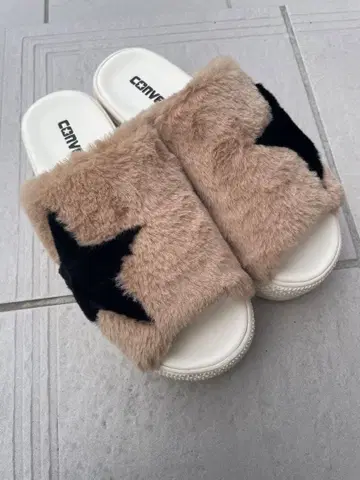 CONVERSE 보아 통굽 샌들 베이지