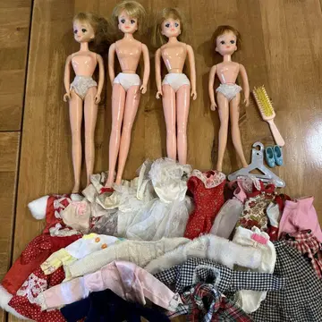 리카짱, 바비, 제니 인형 4체와 의상 세트 쇼와