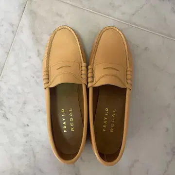 프레이아이디 레갈 베이지 로퍼 37